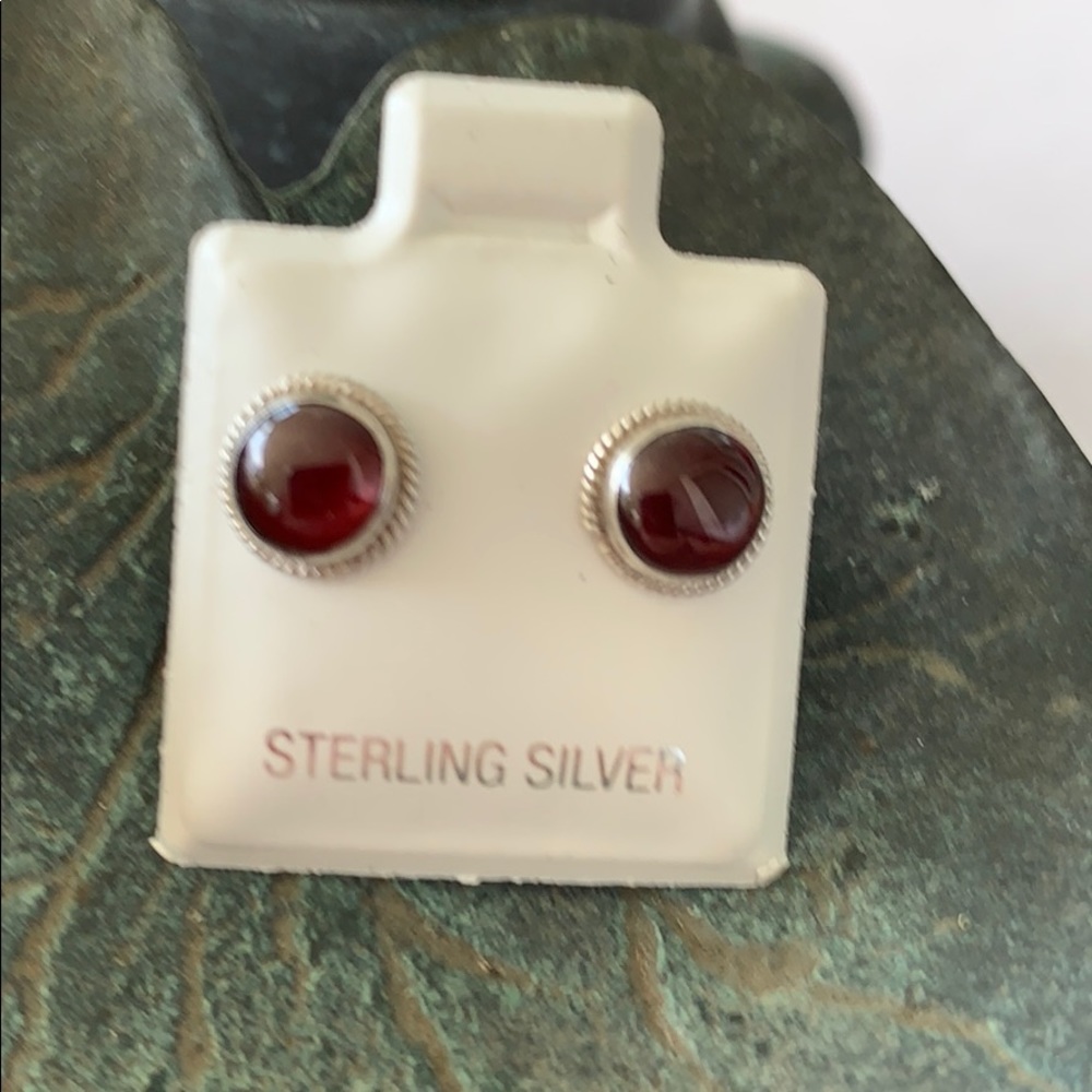 Sterling Silver Garnet Stud.